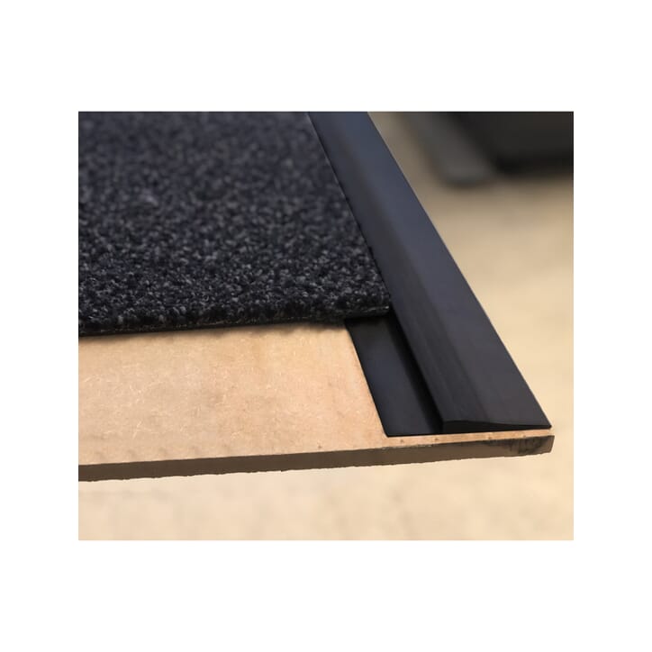 55170413 0053272_avslutningslist-teppematte-pvc-7mm-sort-25m_550.jpeg