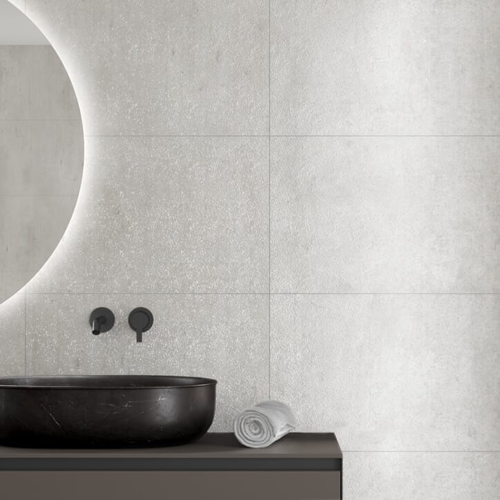 56172200 2204_CrackedCement_M6040_Bathroo.jpg
