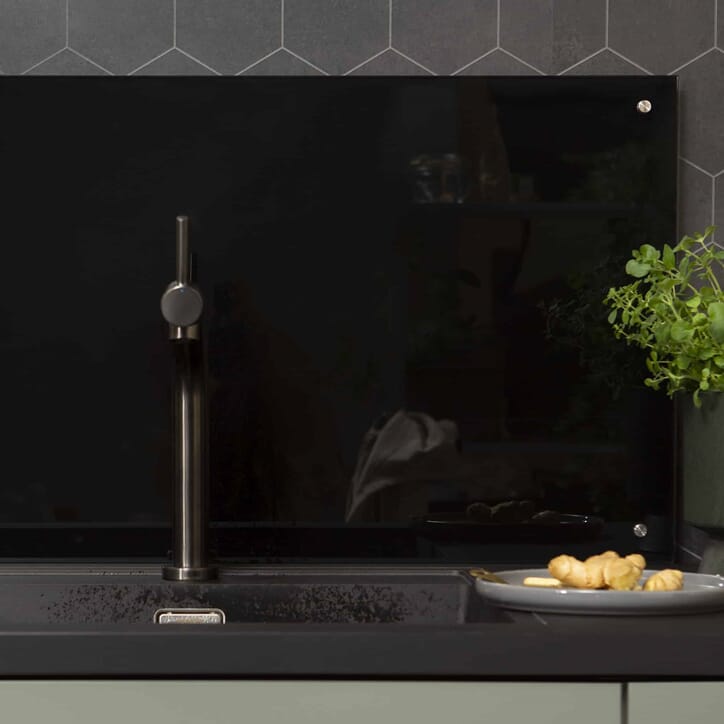 57397041 Glass-for-kitchen-5-web-crop-scaled.jpg